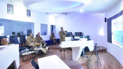Studi banding Diskominfo Kuningan ke Command Center Sumedang terkait replikasi aplikasi