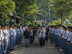 Keajaiban Tanah Kuburan, Dan Pengawalan Ratusan Siswa dan Warga Antarkan Mimih