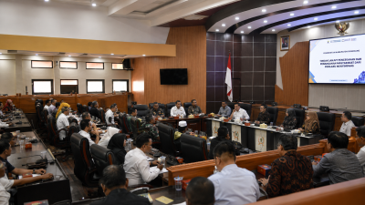 Rapat Pemkab Sumedang dan DPRD membahas perlindungan masyarakat serta penguatan pendidikan karakter.