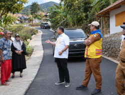 Bupati Dony Tinjau Jalan Sindangtaman-Gembong, Tinggal 300 Meter Lagi Diperbaiki