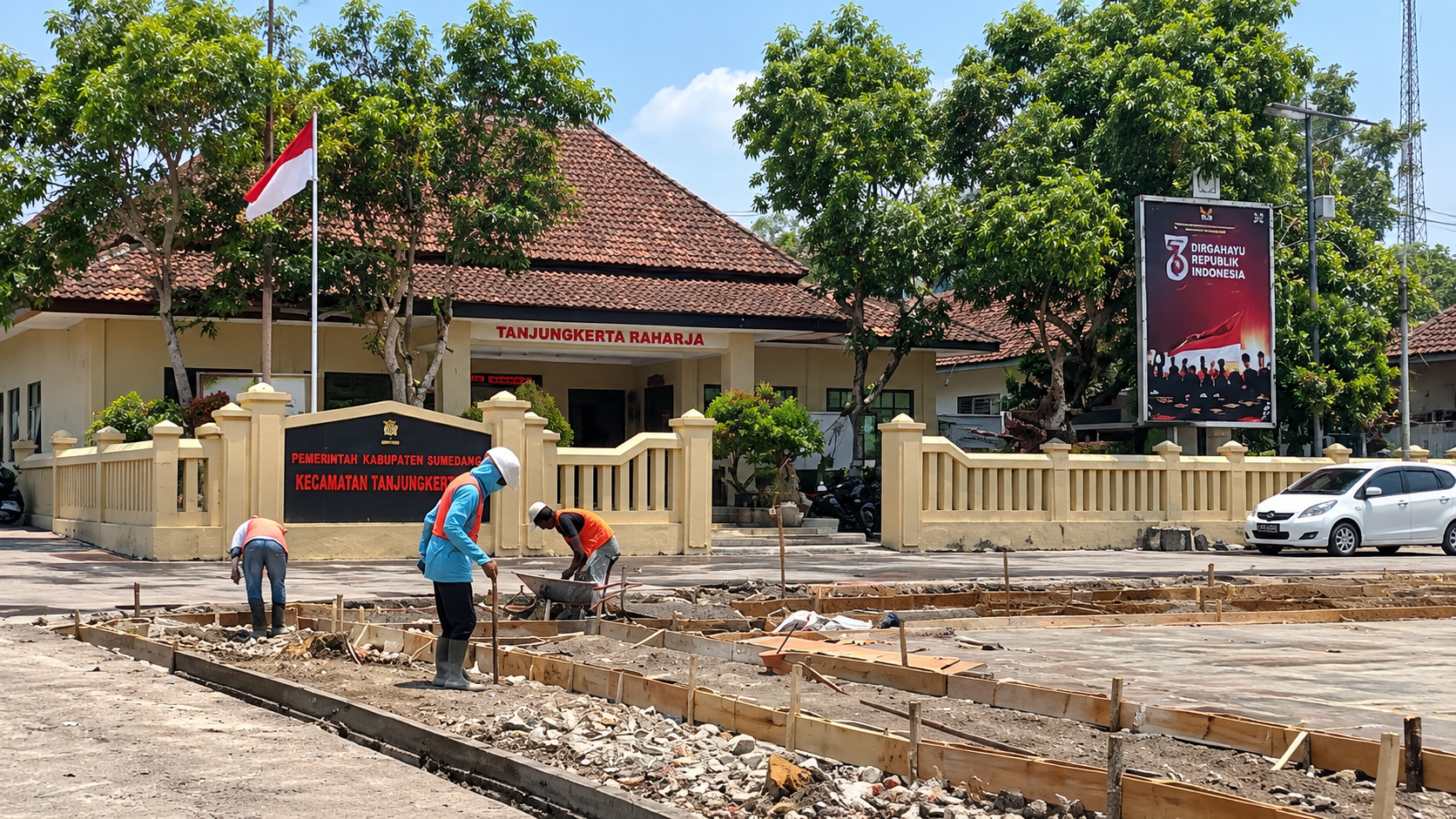Revitalisasi Alun-Alun Tanjungkerta Sumedang dengan penataan ruang publik dan rencana jogging track.