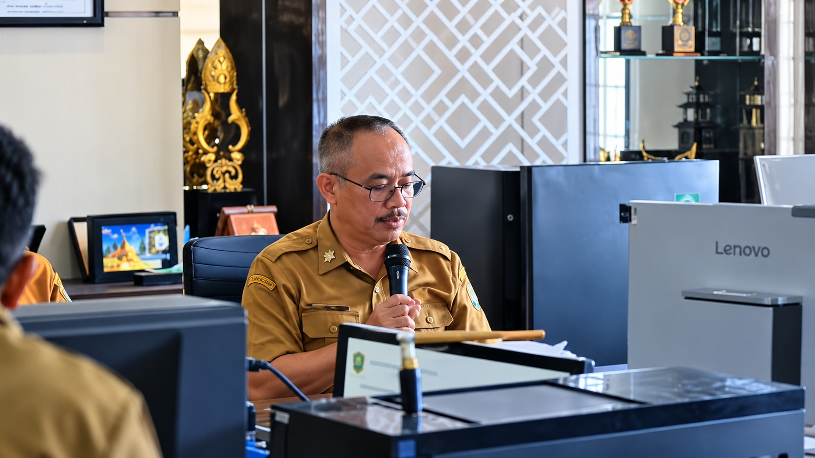 Kepala Bapenda Sumedang membahas program pembebasan denda pajak daerah untuk meningkatkan PAD.