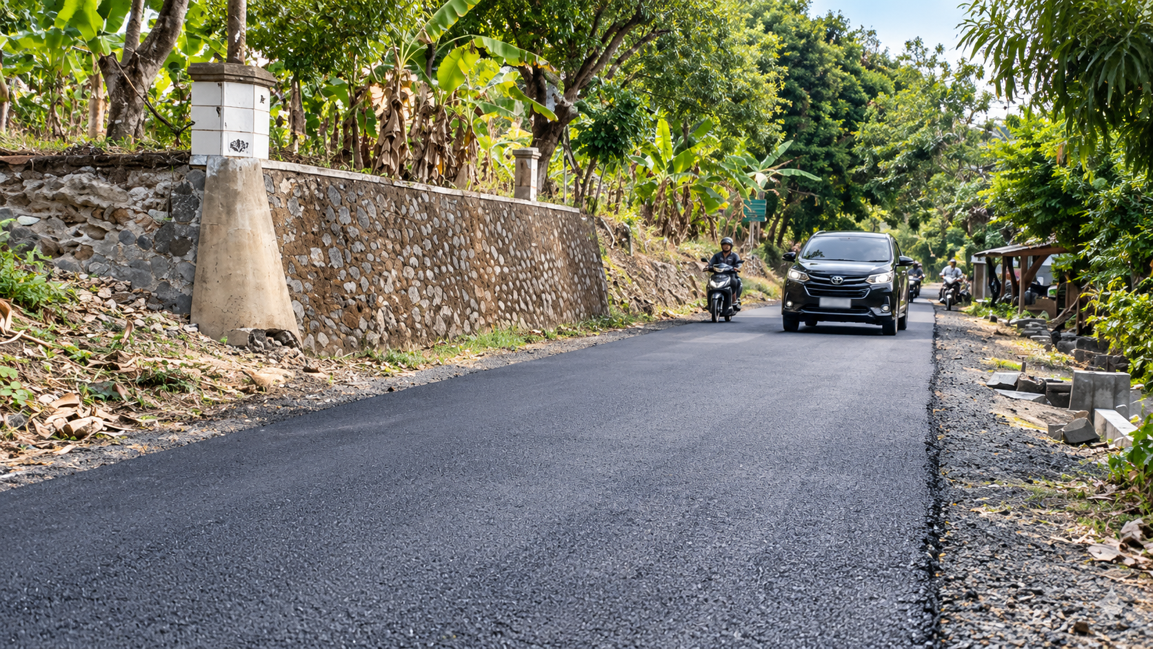 Jalan Cijeungjing–Cihideung Eretan di Jatigede, Sumedang, setelah diperbaiki dengan aspal hotmix.